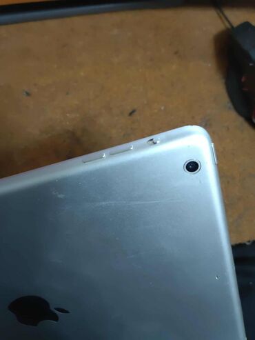 Tableti: Apple iPad tablet - Ekran: 9.7 inča (Retina), - Boja: srebrna — 8