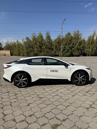 toyota bz4x бишкек: Toyota bZ3: 2026 г., Электромобиль, Лифтбек — 1