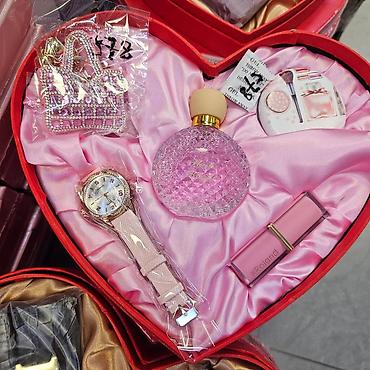 monine torbice: Poklon setovi u srcastoj kutiji – više varijanti Elegantno aranžirani — 1