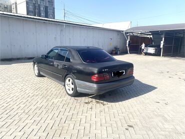 срочно в связи с переездом: Mercedes-Benz E-Class: 2000 г., 3.2 л, Автомат, Бензин, Седан