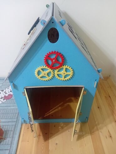 Uşaq geyimi və ayaqqabıları: Uşaq üçün interaktiv “busy-house”/oyun evi sifarişlə hazirlanir