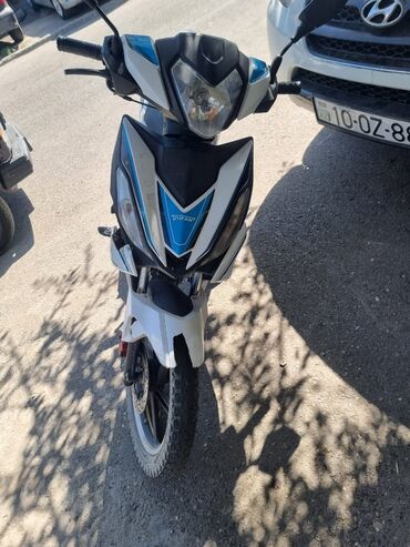 Saipa: Ağ və qara rənglərdə olan bu motosiklet şəhər yolları üçün ideal
