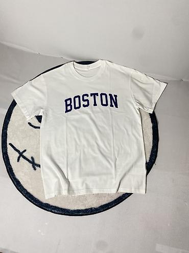 обувь drop: Футболка “BOSTON” - Унисекс, классический крой с круглым вырезом - — 4