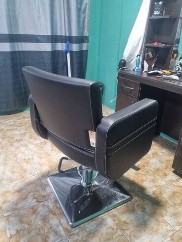 книжная полка купить: 1 həftə işlənilib, təzədi. Üzlük dəridir. Son qiymət 150₼. Whatsapp