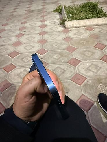 iphone 13 qirmizi: IPhone 13, Mavi, Face ID — 5