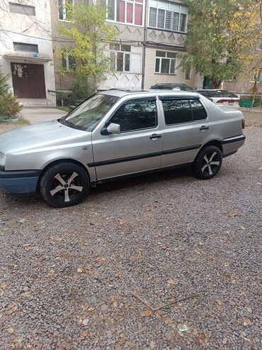 Volkswagen: Volkswagen Vento: 1995 г., 1.8 л, Механика, Газ, Седан