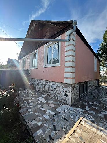 Продажа коттеджей и домов: Продаётся 2х этажный дом в городе Токмокул.Крупская 41. Все условия — 2