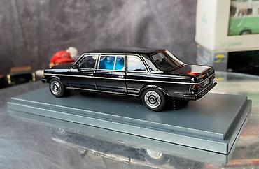 Avtomobil modelləri: Коллекционная модель Mercedes-Benz 240D V123 limousine black 1978 NEO — 26