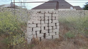 fasad daşı: Daş bloklar – tikinti üçün - Material: təbii daşdan hazırlanmış iri