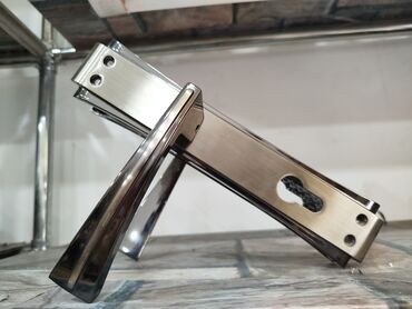 sidenya uzlukleri: Məhsul: Metal qapı dəstı – tutacaq və üzlük komplekti - Material