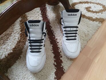 obuća simić слике: Original adidas br43,5. patike su u ekstra stanju, obuvene 5-6 puta