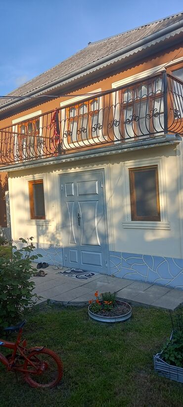 qebelede ev satilir: 4 otaqlı, 220 kv. m, Kredit yoxdur, Təmirsiz
