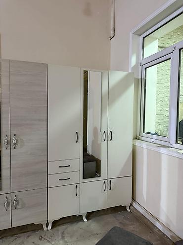 qoz: Garderob şkafı – 3 qapılı, güzgülü model - Dizayn: Klassik stil, ön — 4