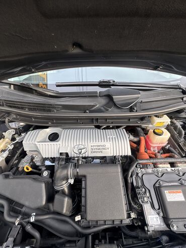 Toyota: Toyota Prius: 2015 г., 1.8 л, Автомат, Гибрид, Универсал at lalafo.kg — 11 Toyota: Toyota Prius: 2015 г., 1.8 л, Автомат, Гибрид, Универсал — 11