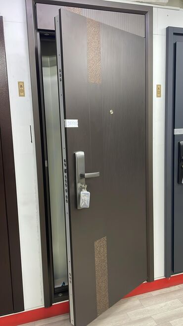 Двери для домов и квартир: Продается входные город Токмок на базаре на против ресторана МИК — 11