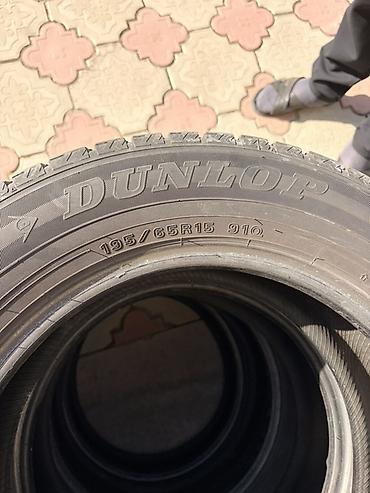 225 55: Комплект зимних шин Dunlop - Размер: 195/65 R15 - Индекс — 3