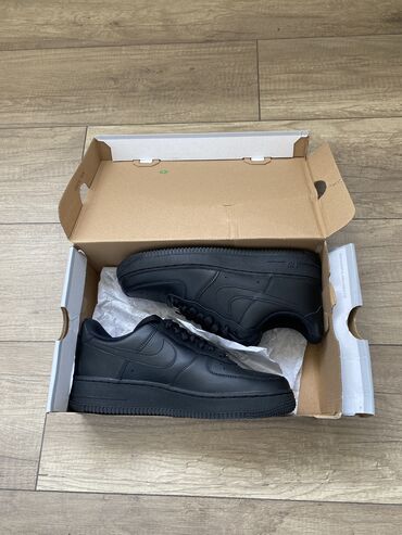 спортивная обувь: Продаю новые оригинальные Nike air force 1 low triple black. Размер 26