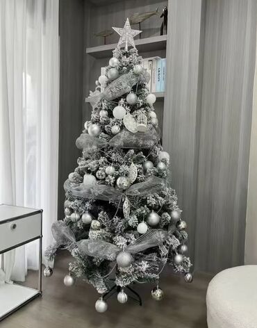 продажа новогодних елок: На заказ! Премиум новогодняя елка с эффектом снега и готовым декором
