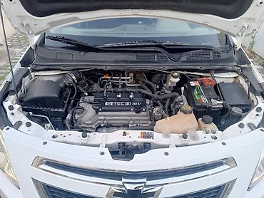 qaz: Chevrolet Cobalt, ağ rəng, sedan kuzov. Buraxılış 2031 ə kimi var — 7
