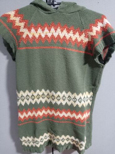 Džemperi, kardigani: Zimski džemper sa kapuljačom. Nošen par puta