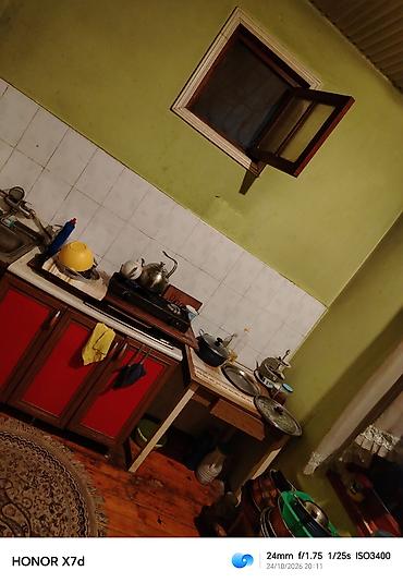 sabunçuda ev: Sabunçu qəs. 3 otaqlı, 3 kv. m, Kredit yoxdur, Orta təmir — 5