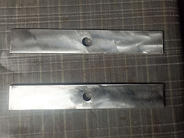 Tools & Equipment: Dva prohromska noža sa slike, debljine 6 mm x 47 mm x 300 mm, rupa fi at lalafo.rs — 1 Tools & Equipment: Dva prohromska noža sa slike, debljine 6 mm x 47 mm x 300 mm, rupa fi — 1