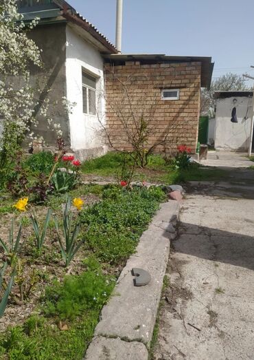продается дом кара балте: Дом, 50 м², 2 комнаты, Риэлтор, Старый ремонт