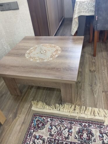 Stullar: Jurnal masası, Açılmayan, Laminat, Kvadrat masa