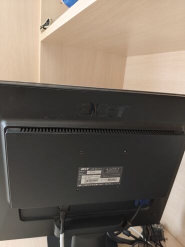 Monitorlar: Acer AL1717 F modelinə aid LCD monitor. Ofis və ya ev istifadəsi üçün