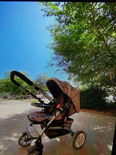 коляски для новорожденных: Коляска, цвет - Коричневый, Б/у