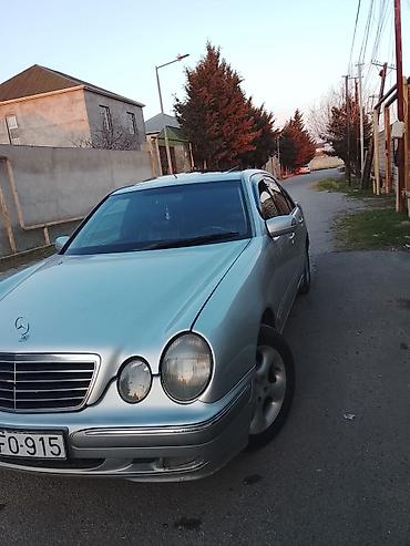 Mercedes-Benz: Mercedes-Benz E-Class: 2.2 l | 2000 il Sedan — 10