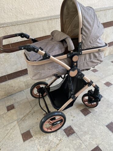 куклы винкс: Коляска, цвет - Золотой, Б/у