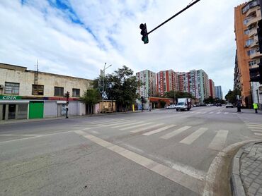 Kommersiya daşınmaz əmlakının satışı: Nərimanovda Azinko Binalarının yanında, əsas yolun qırağında Tam — 18