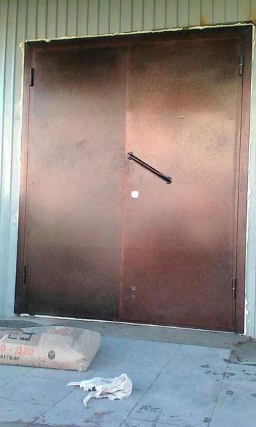 металлический двери: Входная дверь