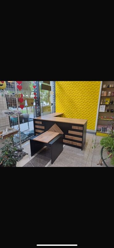 Sifarişlə mebel: Yeni, Müdir üçün, Kvadrat masa