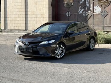 срочно срочно продаю машина: Toyota Camry: 2018 г., 2.5 л, Автомат, Гибрид, Седан