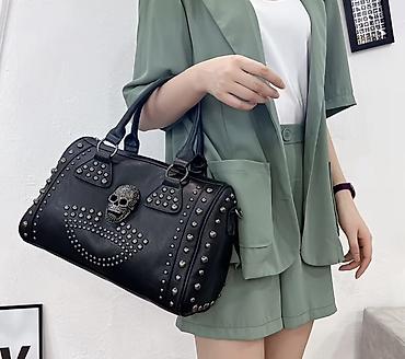 Çantalar: Qadın üçün qara əl çantası – rok stilində dizayn. - Material — 1
