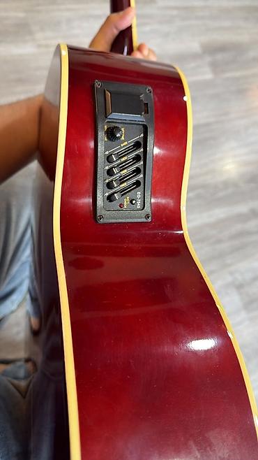 ukulele gitar: Akustik gitar – H.I.H brendi, qırmızı-sunburst rəngli, kəsikli — 5