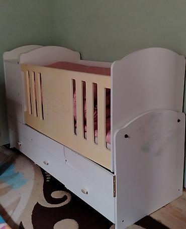 uşaq bezi: Şəkillərdə də göründüyü kimi, ön hissəsindəki ağ taxta panel qopub — 1