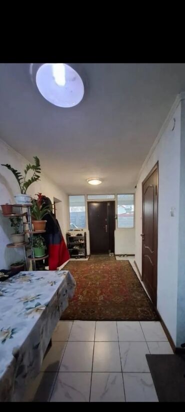 1 комнатная квартира посуточно: 63 кв. м, 4 бөлмө, Унаа токтотуучу жай, Сарай, Забор, тосулган