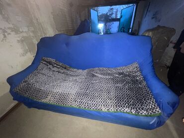 сундук нов: Прямой диван, Б/у, Трехместный