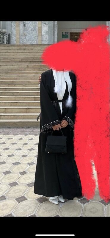 платье абайка: Абая черного цвета с декоративной отделкой. - Фасон: свободный прямой