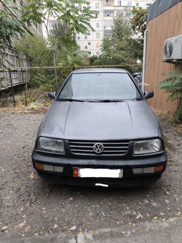 продаю после дтп: Volkswagen Vento: 1992 г., 2 л, Механика, Бензин, Седан