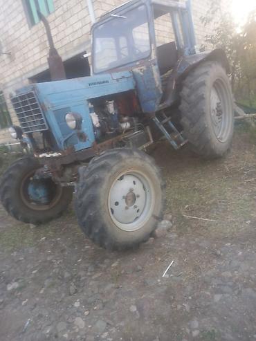 niva siti satilir: Traktor MTZ (Belarus) tipli, 4x4 tam ötürücülü. Mavi rəngli kabinli — 1
