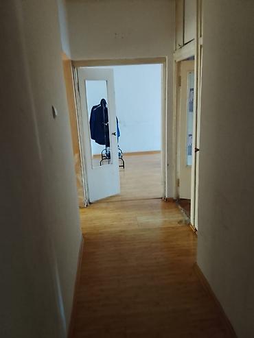 продаю квартиру район юг2: 3 комнаты, 74 м², Юг-2 мкр 106 серия, 2 этаж, Старый ремонт — 5
