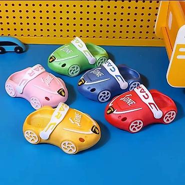Детская обувь: 1. Кроксы детские. Crocs. Вьетнам. 1500 сом. 2. Шлепки - машинки. 500 — 8