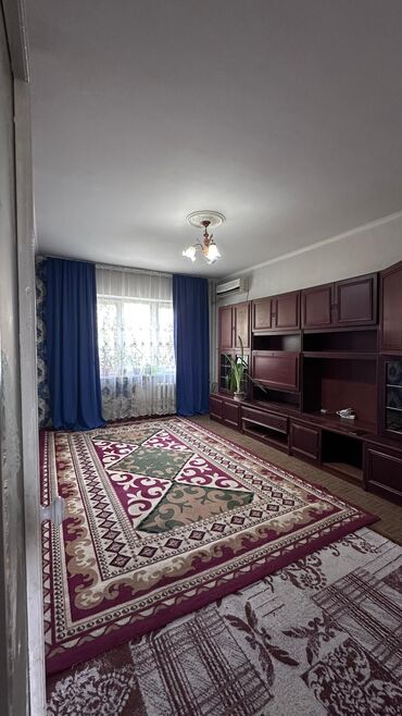 подсилением квартира: 2 бөлмө, Менчик ээси, Чогуу жашоосу жок, Жарым -жартылай эмереги бар