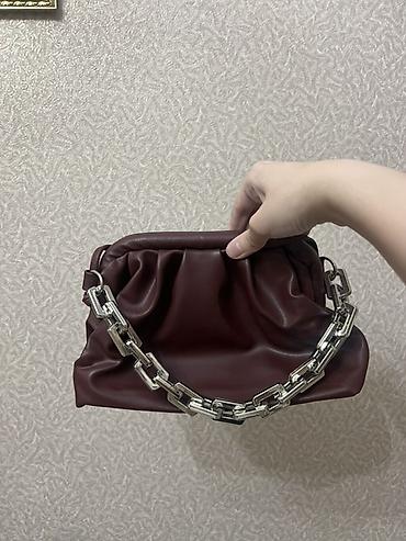Çantalar: Tünd bordo rəngli zərif qadın çantası. yumşaq formalı — 1