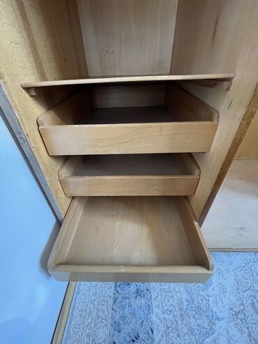 Шкафы для одежды: Болгария Шкаф деревянный для одежды, двери есть в наличии (можно — 6