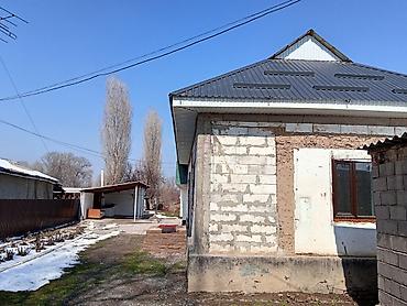 Продажа коттеджей и домов: Продается жилой дом с участком. Основные характеристики: - Отдельно — 2